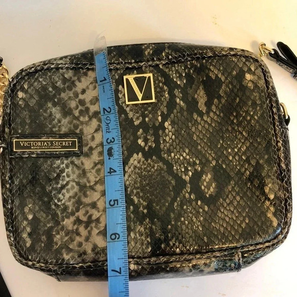 Y2K Victoria's Secret Snack skin crossbody purse - Picture 3 of 6